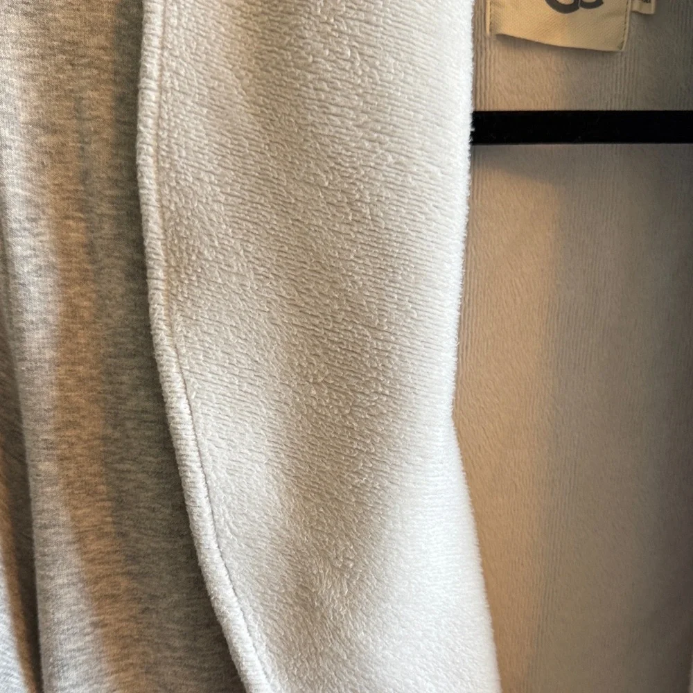 UGG Soft Gray Robe - Picture 4 of 9